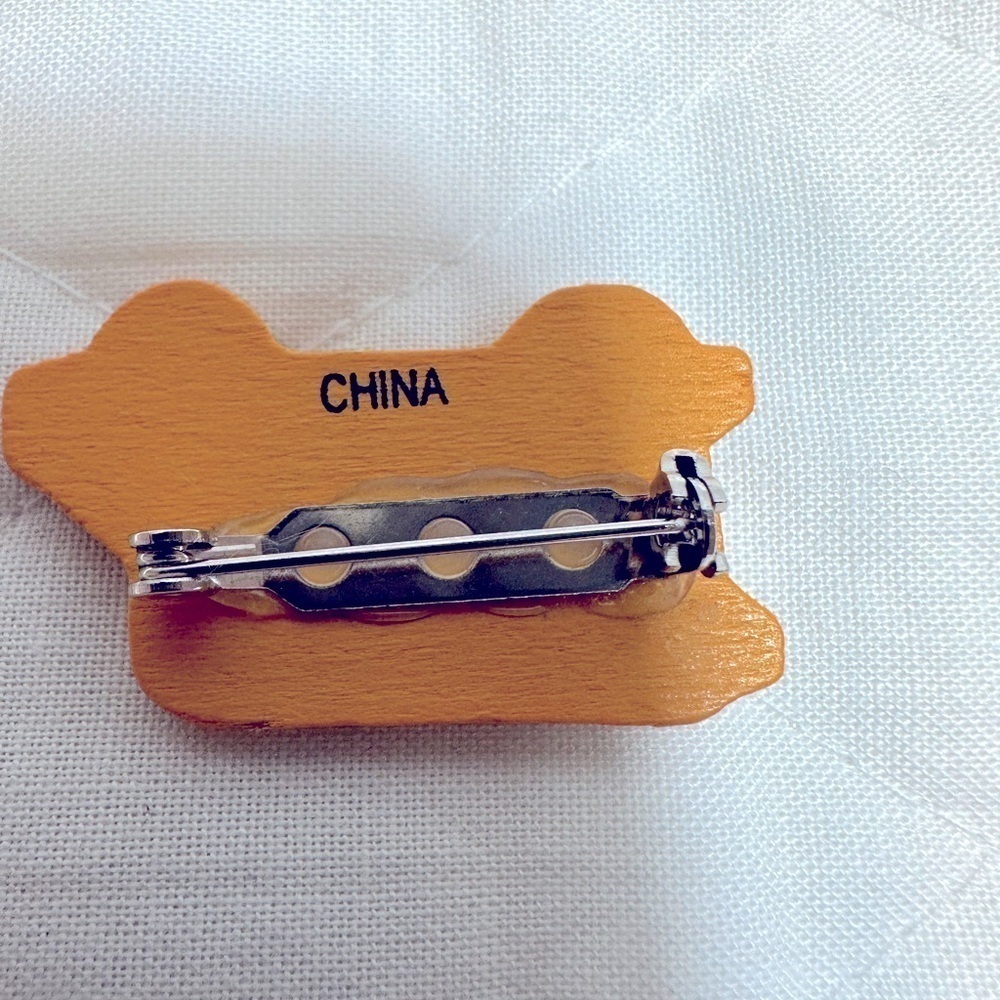 Vintage Wooden School Bus Shaped Brooch Pin - Picture 2 of 2